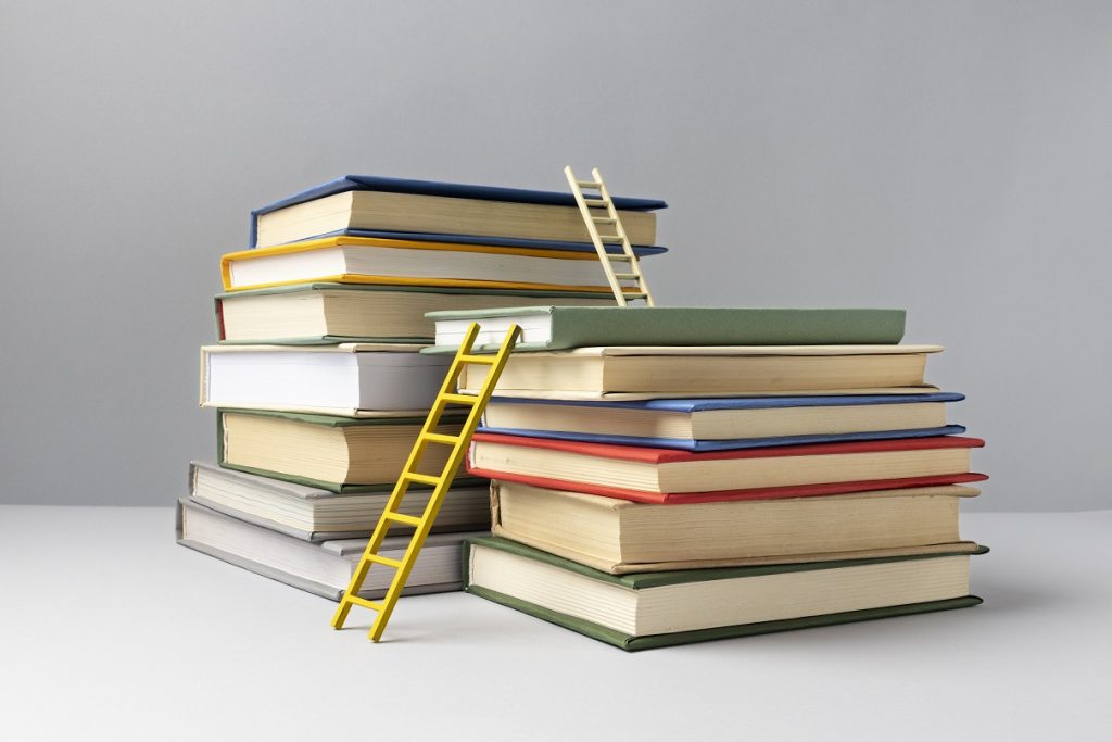Vista Frontal Libros Apilados Escaleras Dia Educacion