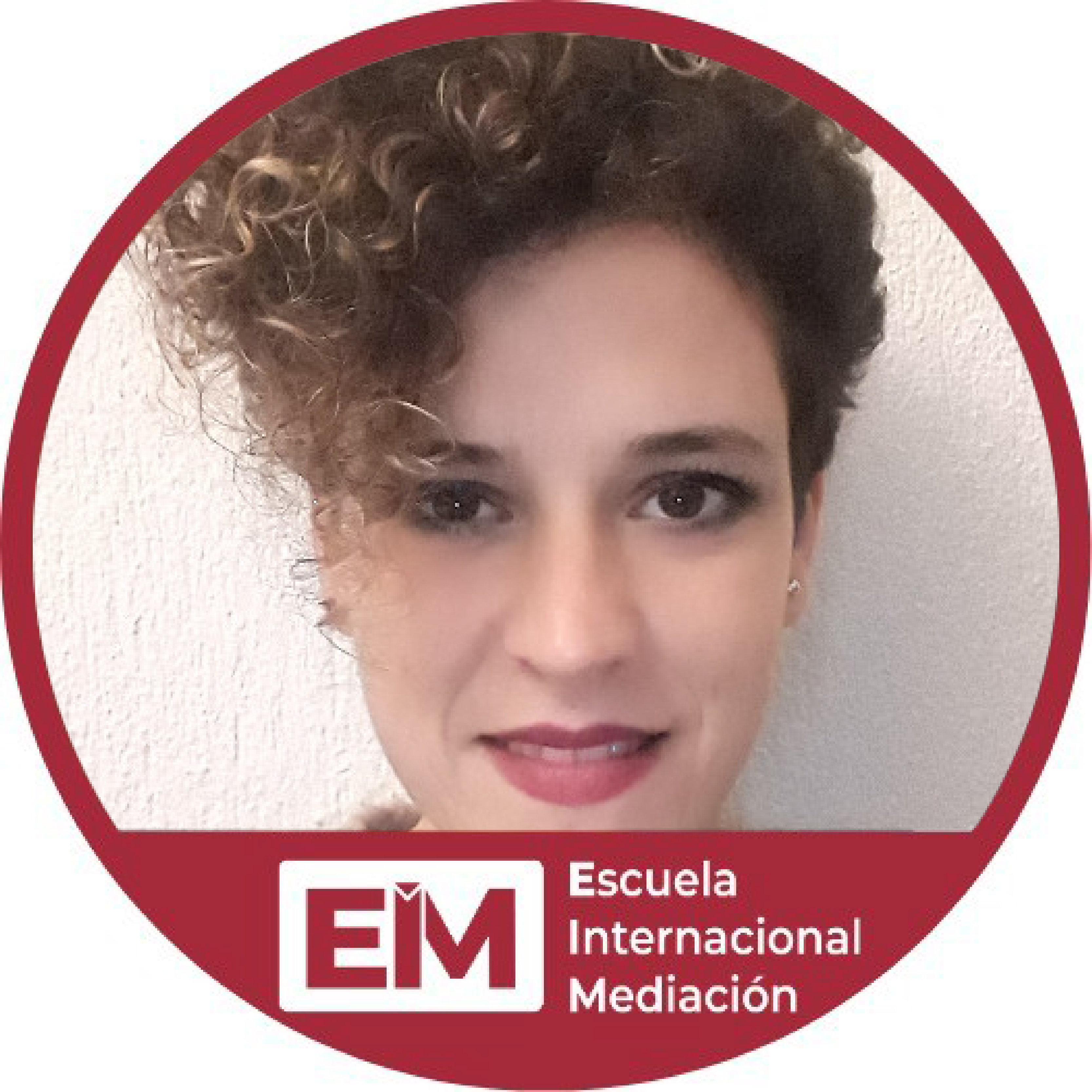 Mª Ángeles Valle 26 foto corporativa mesa de trabajo 1 copia 4